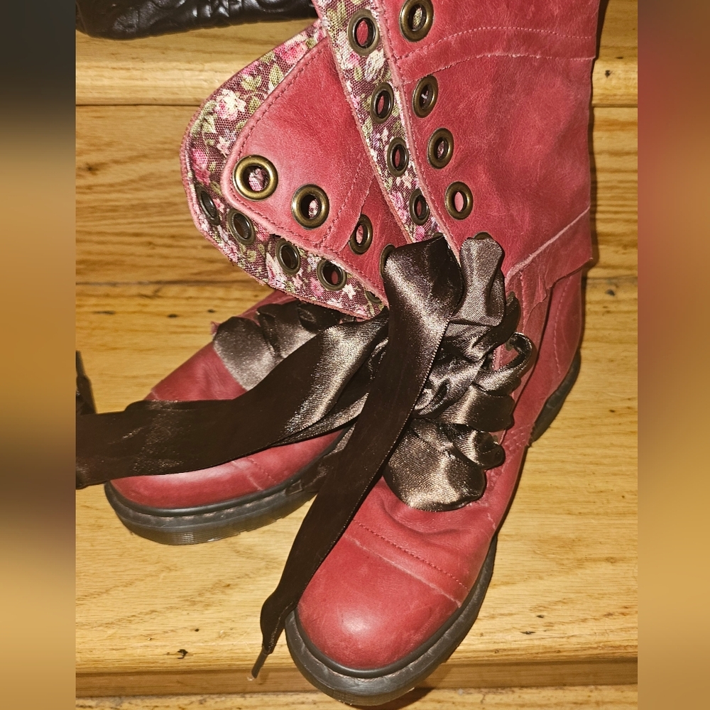 Dr. Martens Women's Triumph 1914 W 12-Eye Ribbon LacesCherry. Worn Once. - Picture 6 of 9
